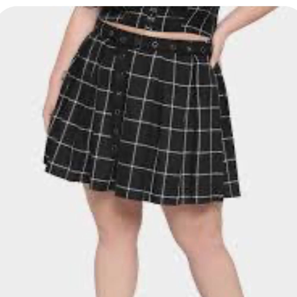 Hot Topic Black White Plaid Pleated skirt. Large Festival. StreetWear. Skater.